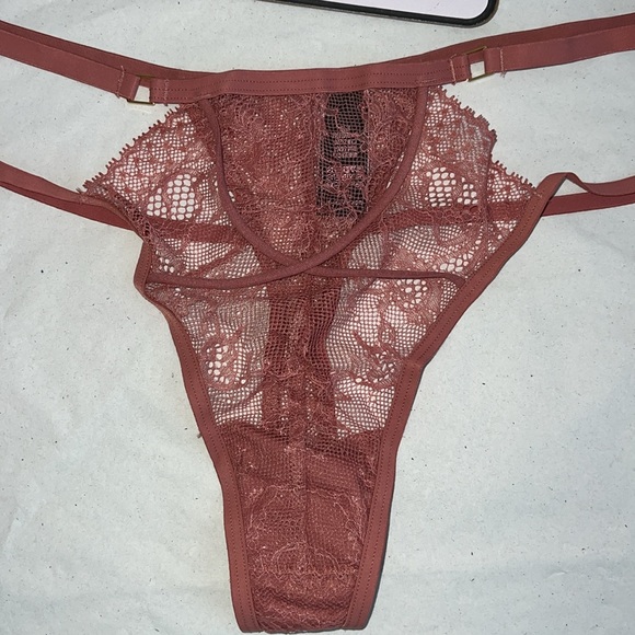 THONG Victoria's Secret Lace Panty XL - Picture 5 of 13